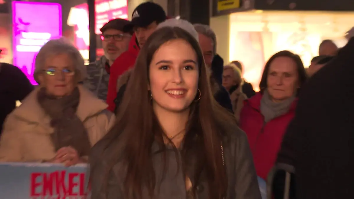 Heiners Tochter Maya stiehlt dem Papa die Show Die Lauterbachs auf dem roten Teppich