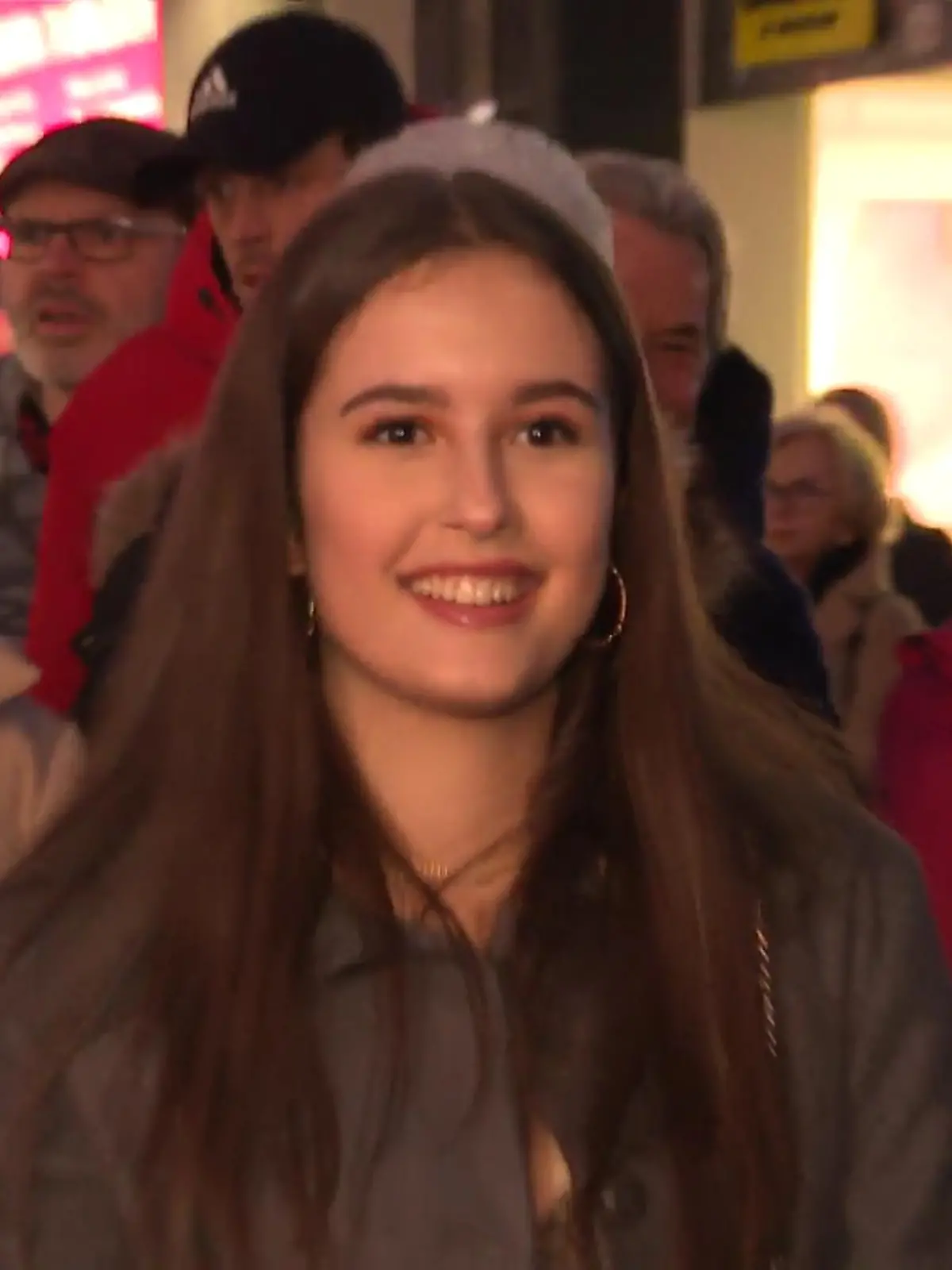 Bild zu: "Heiners Tochter Maya stiehlt dem Papa die Show"