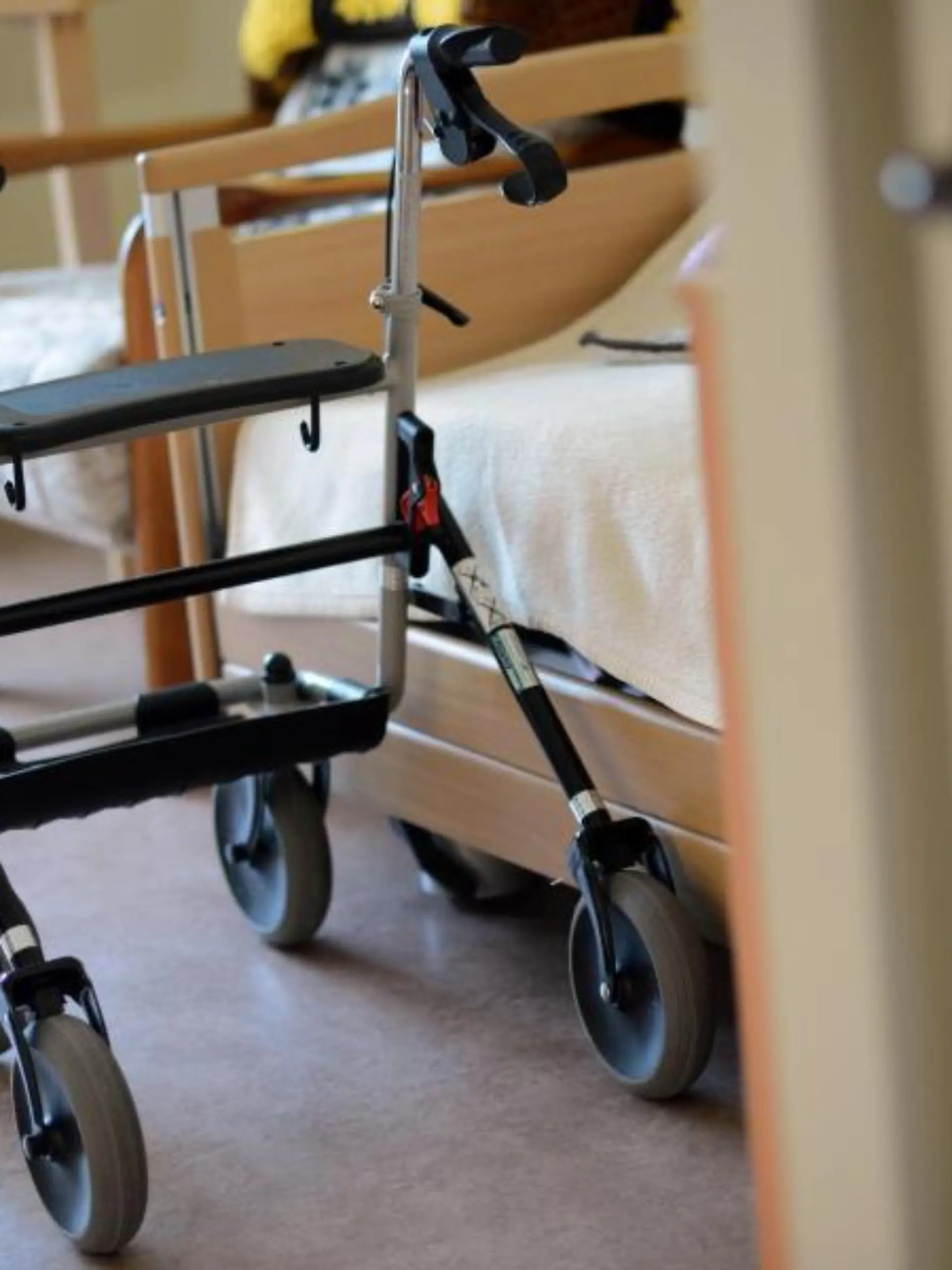 Rollator in Zimmer in Altenpflegeheim