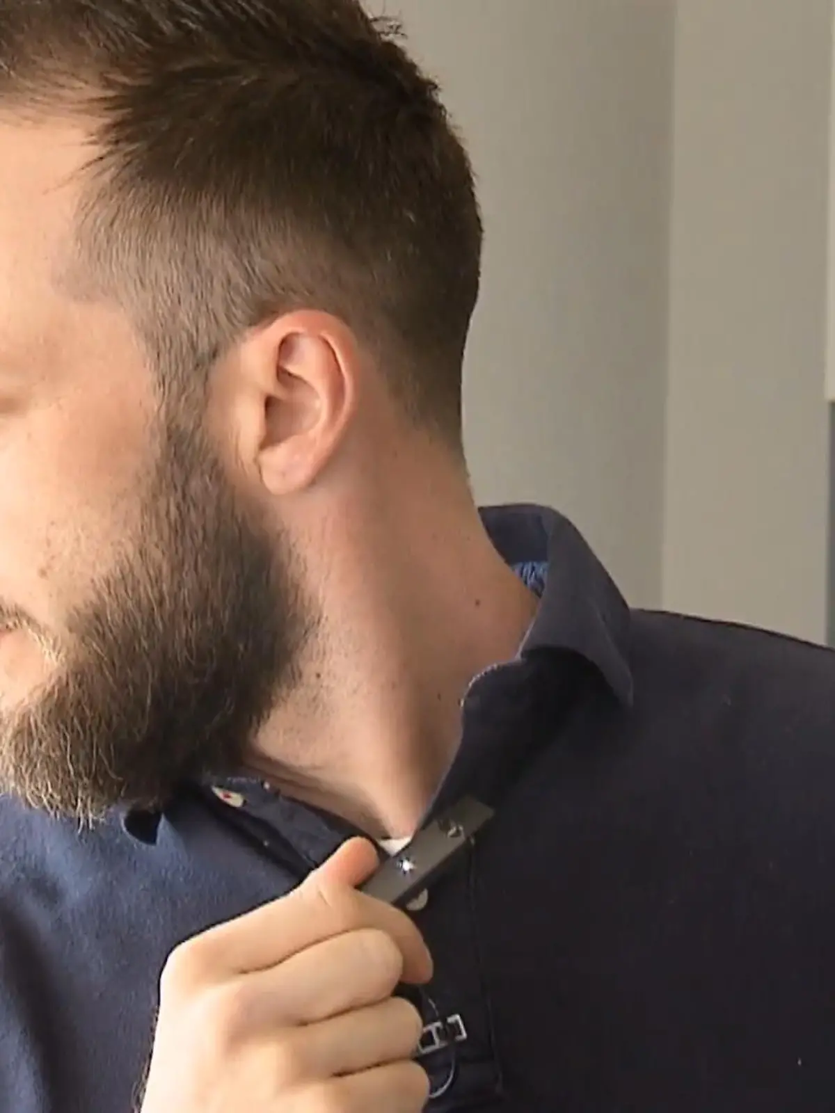 Bild zu: "Papa Matthias soll mit dem Rauchen aufhören"