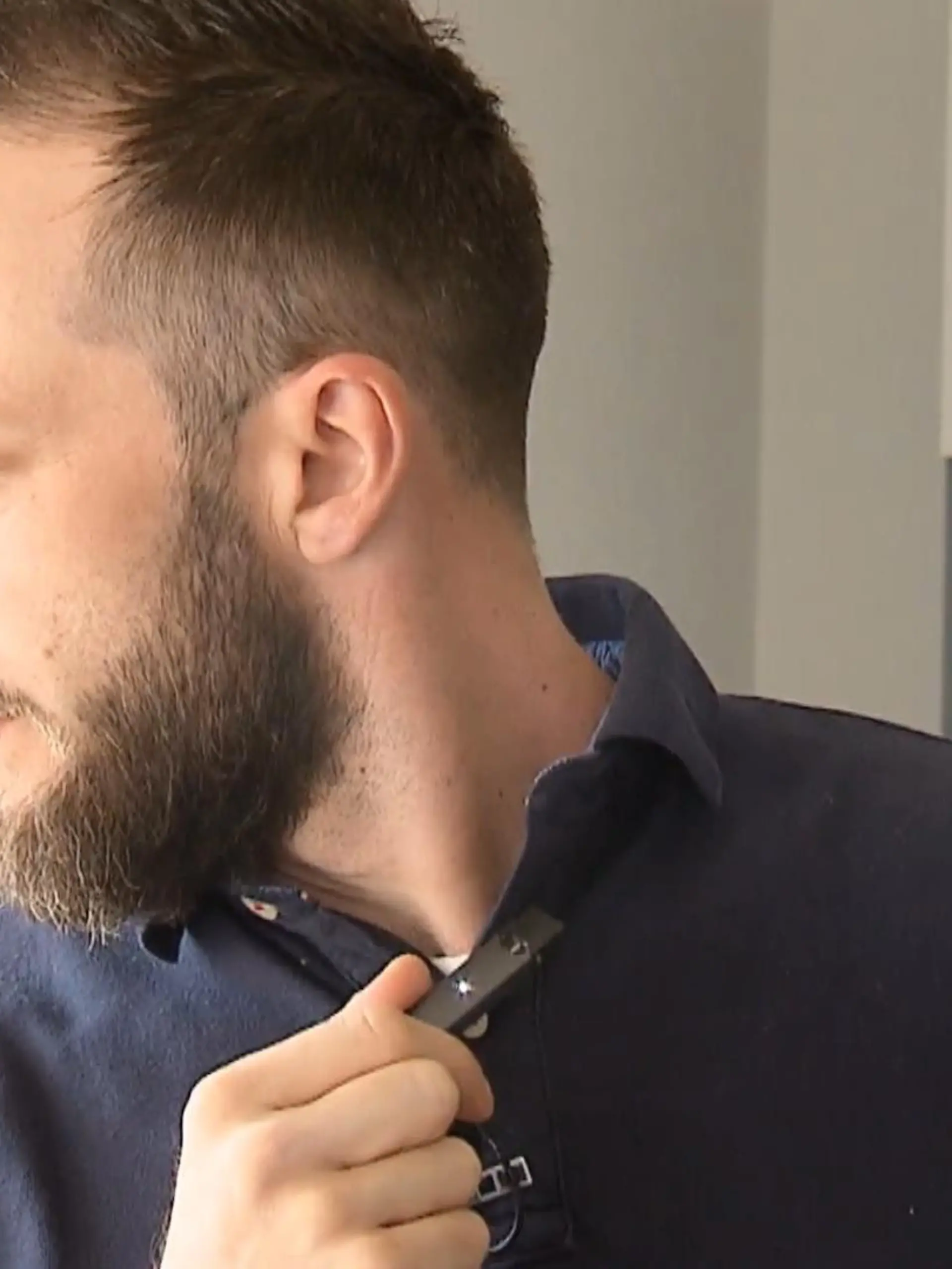Bild zu: "Papa Matthias soll mit dem Rauchen aufhören"