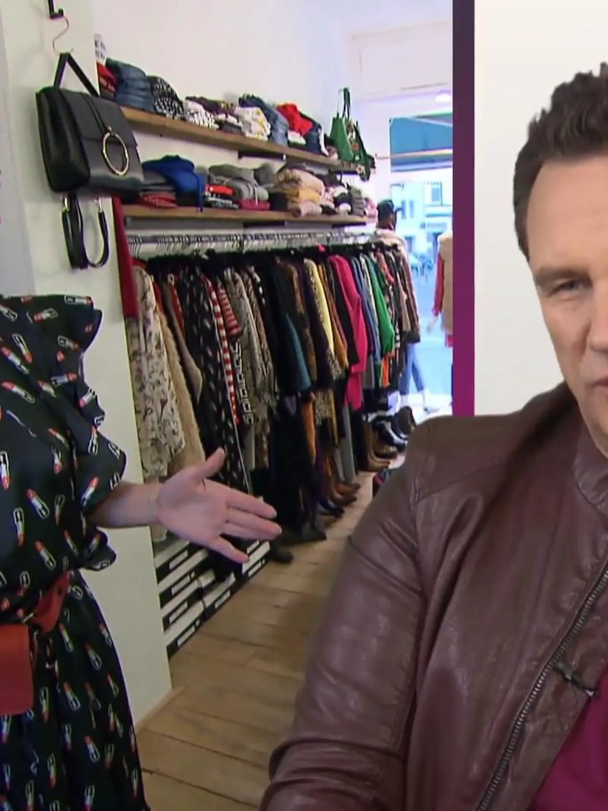 Bild zu: "Julia will vom Budget etwas für ihre Mutter kaufen"