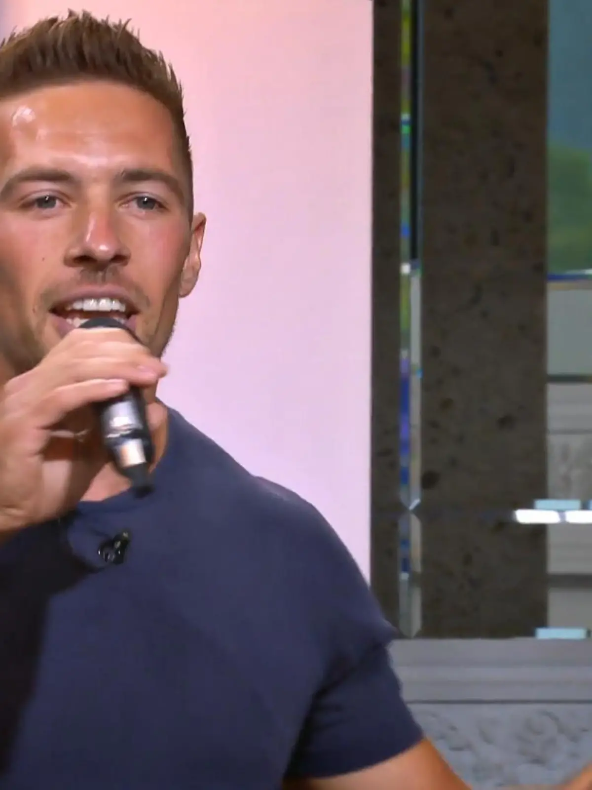 Bild zu: "Wer hätte gedacht, dass Ramon Alt-Schlager singt?"