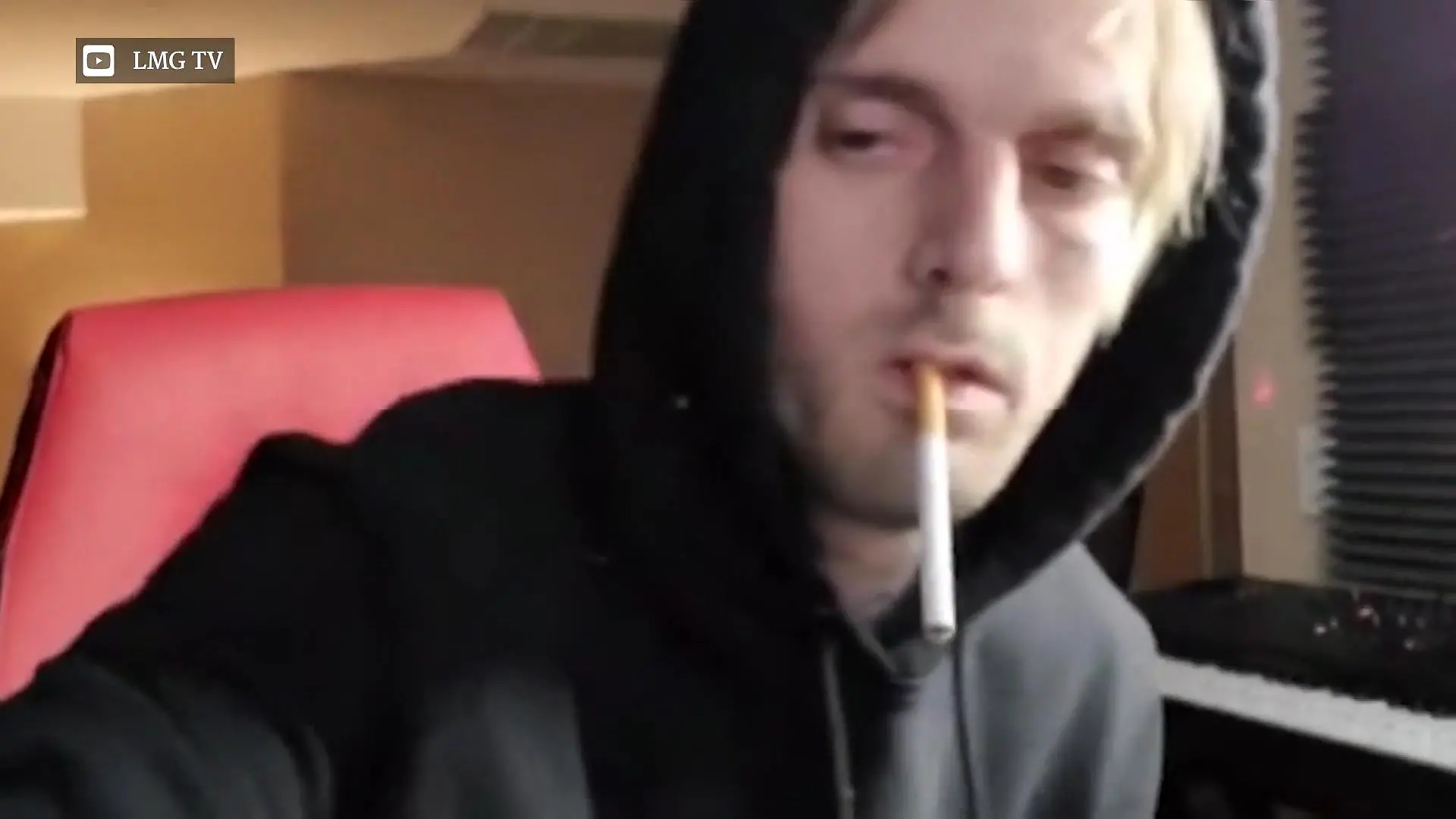 Aaron Carter bekommt ungebetenen Polizeibesuch Während er live im Netz war