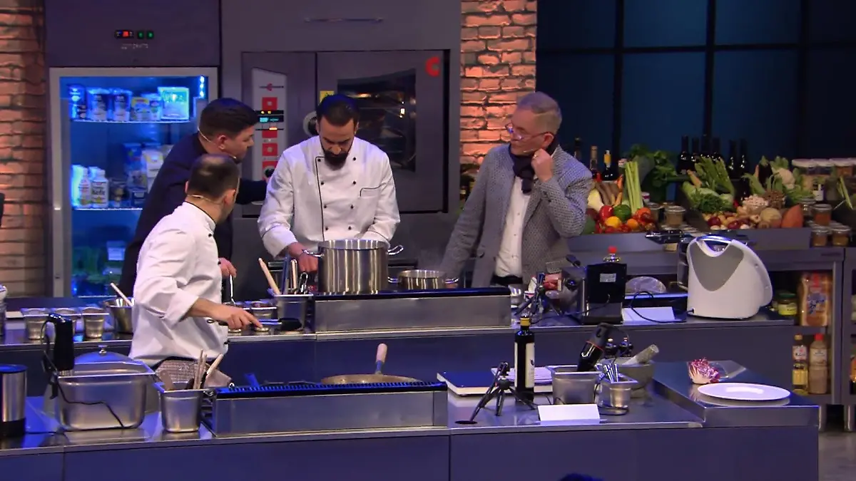 Rino Frattesis Team versucht sich am Salzkaramell Auf dem Plan steht Rinderfilet