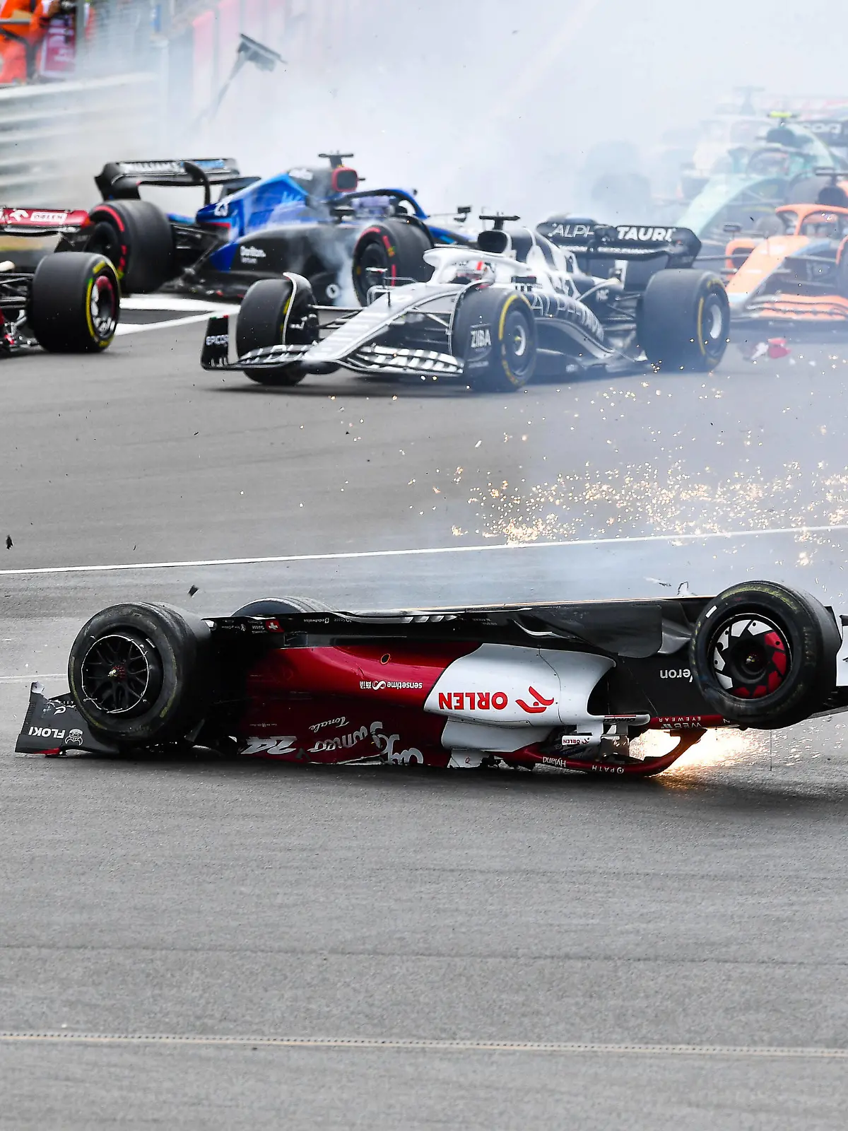 Sport Bilder des Tages 220704 -- LONDON, July 4, 2022 -- Alfa Romeo s Chinese driver Zhou Guanyu crashes out at the start of the Formula One British Grand Prix at the Silverstone motor racing, Motorsport circuit in Silverstone, Britain, on July 3, 2022. Photo by Qian Jun/Xinhua SPBRITAIN-LONDON-F1 GRAND PRIX-CAR CRASH LixYing PUBLICATIONxNOTxINxCHN