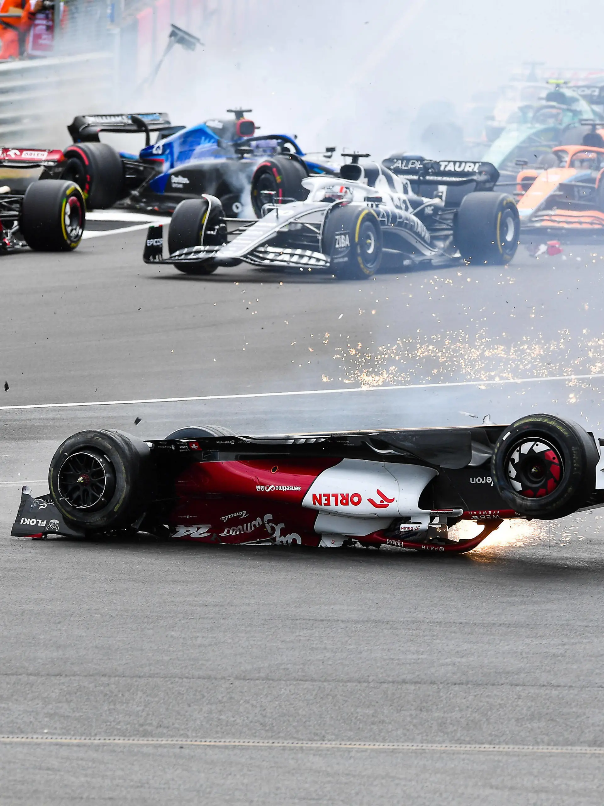 Sport Bilder des Tages 220704 -- LONDON, July 4, 2022 -- Alfa Romeo s Chinese driver Zhou Guanyu crashes out at the start of the Formula One British Grand Prix at the Silverstone motor racing, Motorsport circuit in Silverstone, Britain, on July 3, 2022. Photo by Qian Jun/Xinhua SPBRITAIN-LONDON-F1 GRAND PRIX-CAR CRASH LixYing PUBLICATIONxNOTxINxCHN