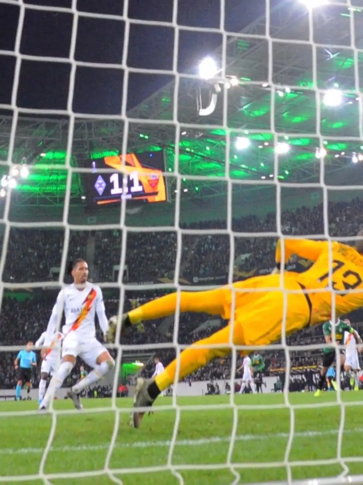 Bild zu: "Gladbach freut sich über Last-Minute-Sieg"