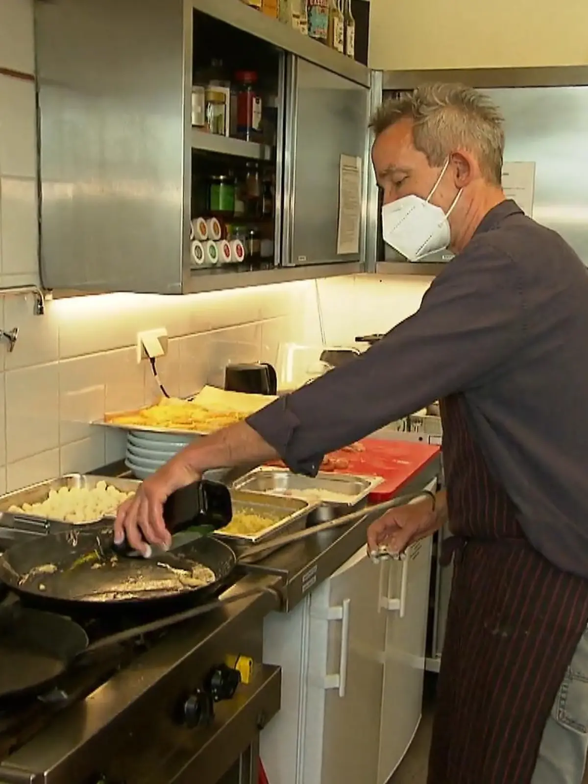 Ruprecht Schmidt und seine Gerichte sind ein Lichtblick für die Bewohner des Hospiz Leuchtfeuer auf St. Pauli in einer ganz dunklen Zeit – am Ende ihres Lebens. Der Koch hat gemerkt, dass ihm Sterneküche und Karriere nicht den Sinn im Leben geben, den er sucht. Er will etwas Gutes tun und kocht noch einmal die Lieblingsmahlzeit derjenigen, die ganz am Ende ihres Lebens stehen.