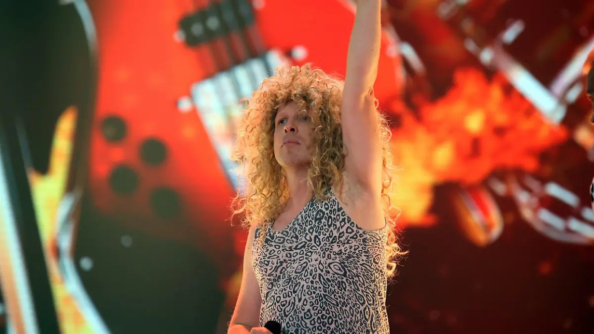 Oliver Pocher performt im Spiel "Die Kindskopf Playback Show" von Journey "Don't Stop Believin".

Die Verwendung des sendungsbezogenen Materials ist nur mit dem Hinweis und Verlinkung auf RTL+ gestattet.