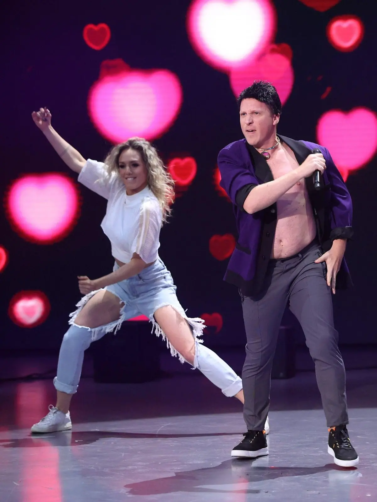 Oliver Pocher performt im Spiel "Die Kindskopf Playback Show" als Haddaway "What is Love".

Die Verwendung des sendungsbezogenen Materials ist nur mit dem Hinweis und Verlinkung auf RTL+ gestattet.