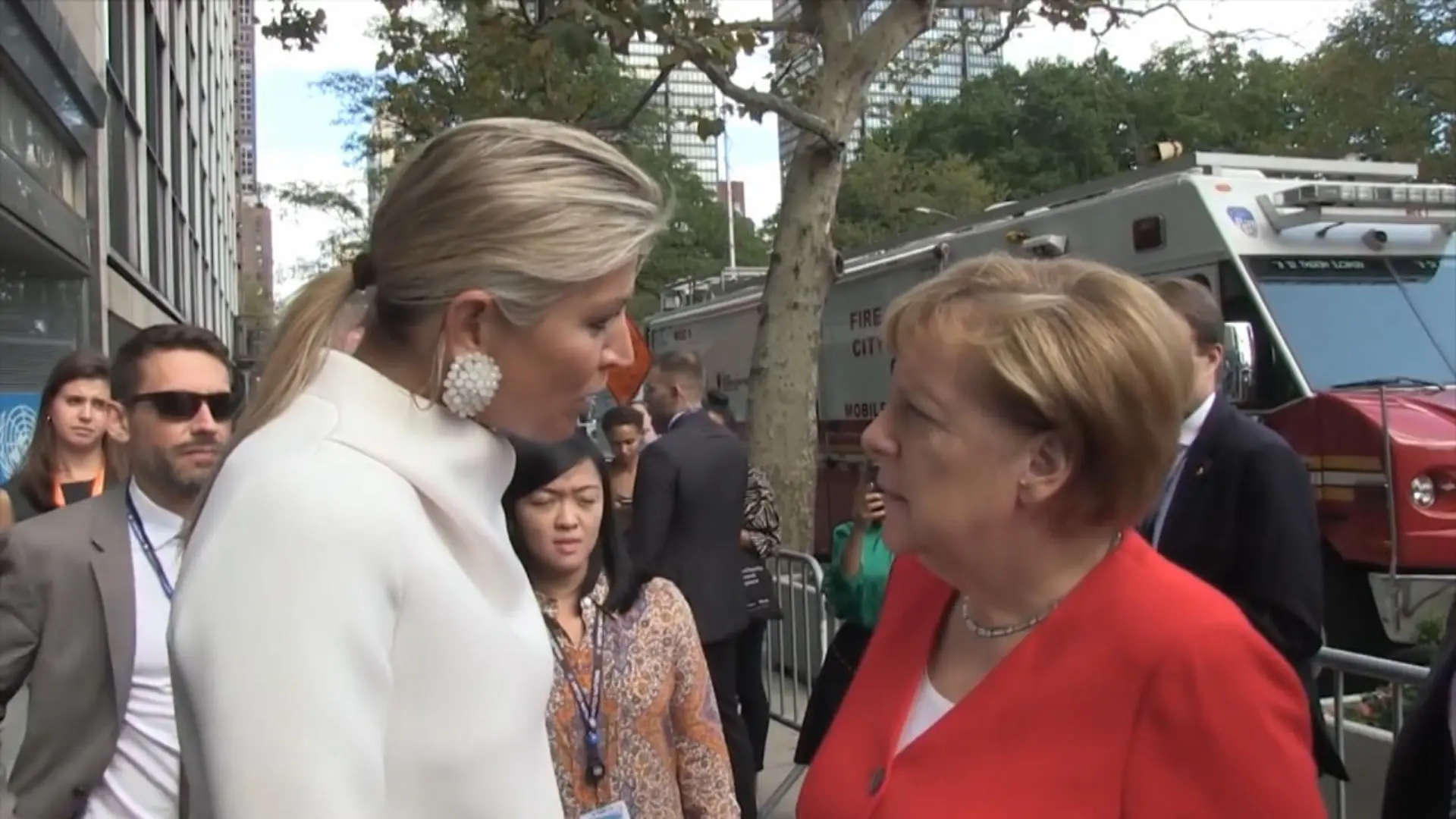 Merkel versteht Maima akustisch nicht