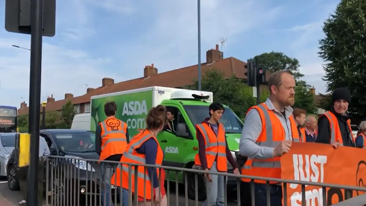 Die Aktivisten blockierten eine Straße in London.