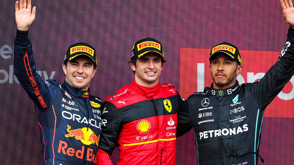  11 Sergio Perez MEX, Oracle Red Bull Racing, 55 Carlos Sainz ESP, Scuderia Ferrari, 44 Lewis Hamilton GBR, Mercedes-AMG Petronas F1 Team, F1 Grand Prix of Great Britain at Silverstone Circuit on July 3, 2022 in Silverstone, United Kingdom. Photo by HOCH ZWEI Silverstone United Kingdom *** 11 Sergio Perez MEX, Oracle Red Bull Racing , 55 Carlos Sainz ESP, Scuderia Ferrari , 44 Lewis Hamilton GBR, Mercedes AMG Petronas F1 Team , F1 Grand Prix of Great Britain at Silverstone Circuit on July 3, 2022 in Silverstone, United Kingdom Photo by HOCH ZWEI Silverstone United Kingdom