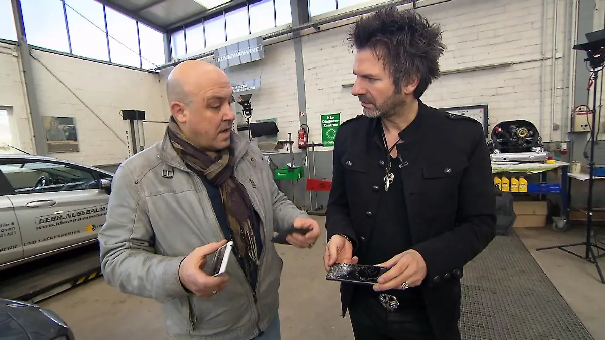 Mit Auto Handy überfahren - kann das stimmen? Patrick Hufen macht den Test