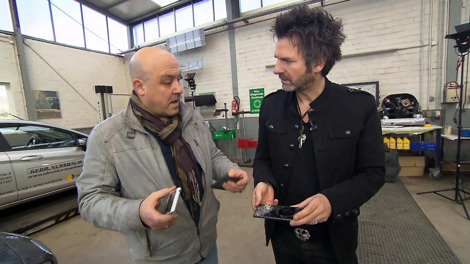 Mit Auto Handy überfahren - kann das stimmen? Patrick Hufen macht den Test