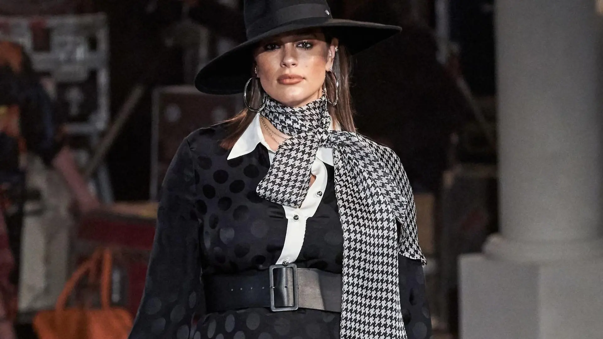 Ashley Graham schwanger auf dem Catwalk Auf der New York Fashion Week
