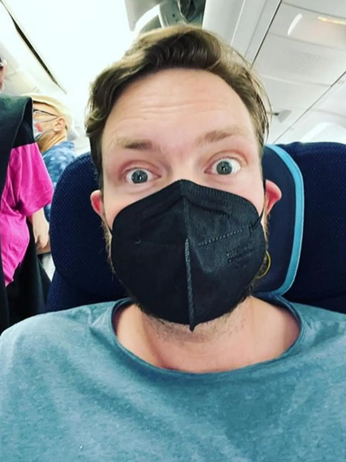 Komiker Bastian Bielendorfer im Flugzeug.