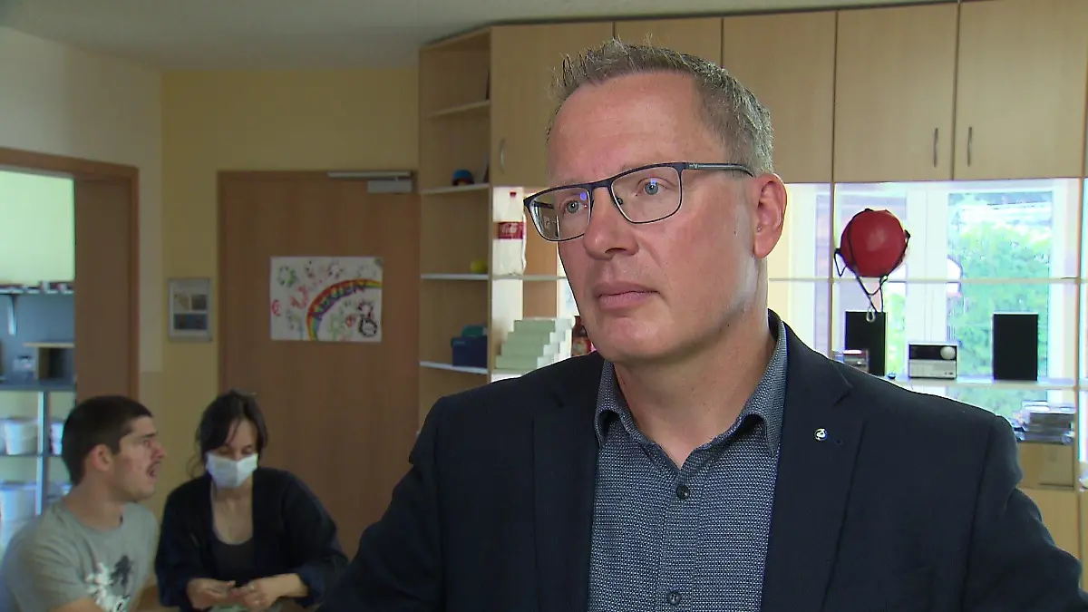 Dirk Oßwald, Vorstand der Gießener Lebenshilfe, im RTL-Interview.