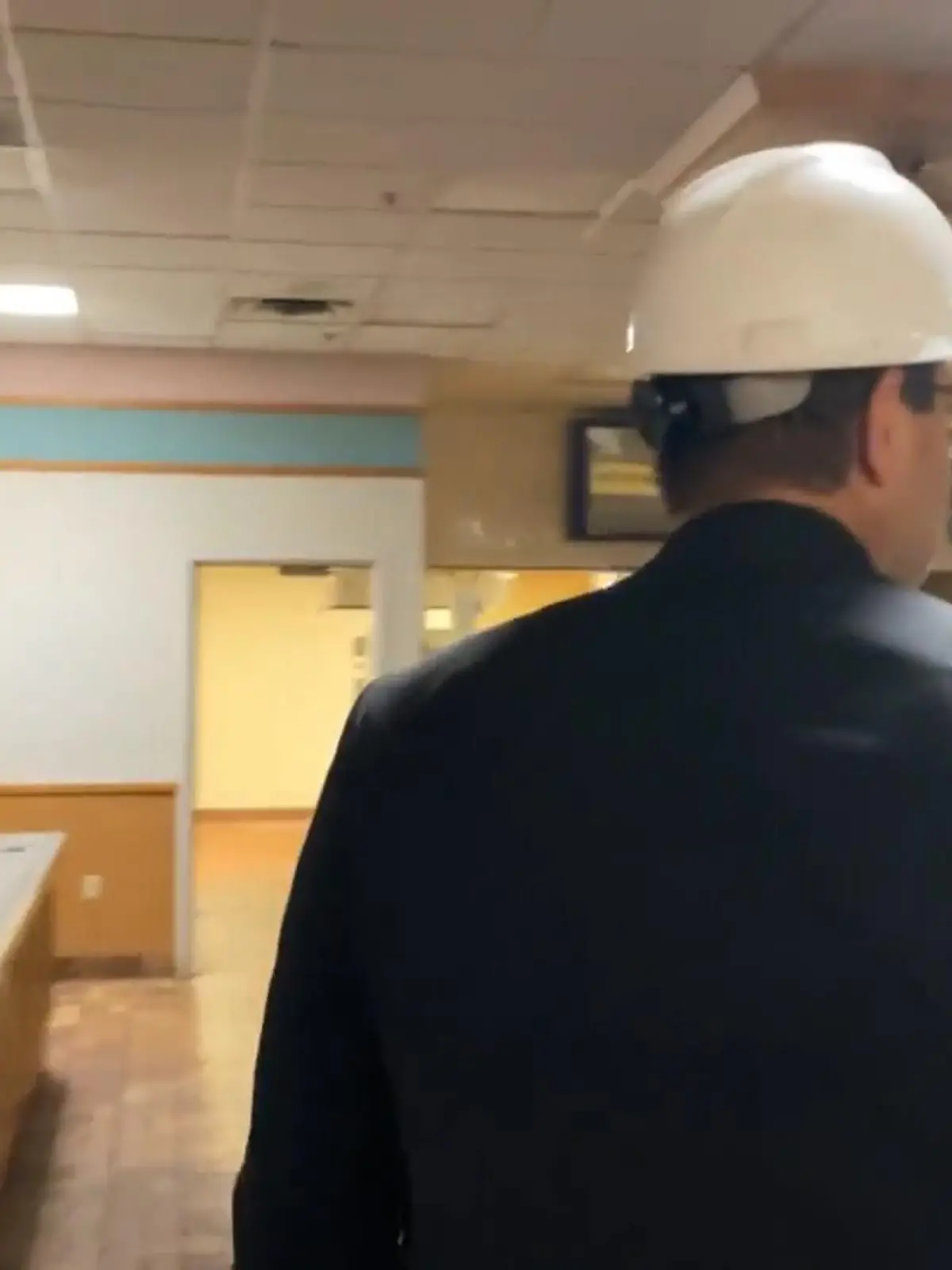 Eine Reise in die Vergangenheit, versteckt hinter einer Mauer in einem Einkaufszentrum. Bauarbeiter aus Wilmington, Delaware staunten nicht schlecht, als sie beim Abriss einer Mauer eine komplette Burger-King-Filiale entdeckten.