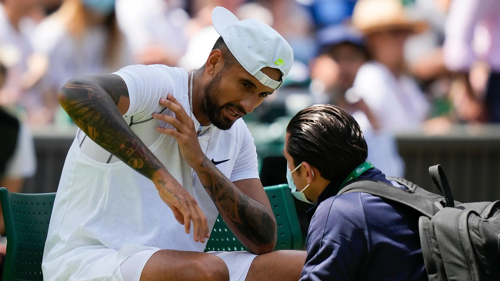 Mandatory Credit: Photo by Dave Shopland/Shutterstock 13012860n Nick Kyrgios is seen by the physic after he injures his arm during his fourth round match Wimbledon Tennis Championships, Day 8, The All England Lawn Tennis and Croquet Club, London, UK - 04 Jul 2022 Wimbledon Tennis Championships, Day 8, The All England Lawn Tennis and Croquet Club, London, UK - 04 Jul 2022 PUBLICATIONxINxGERxSUIxAUTXHUNxGRExMLTxCYPxROMxBULxUAExKSAxONLY Copyright: xDavexShopland/Shutterstockx 13012860n