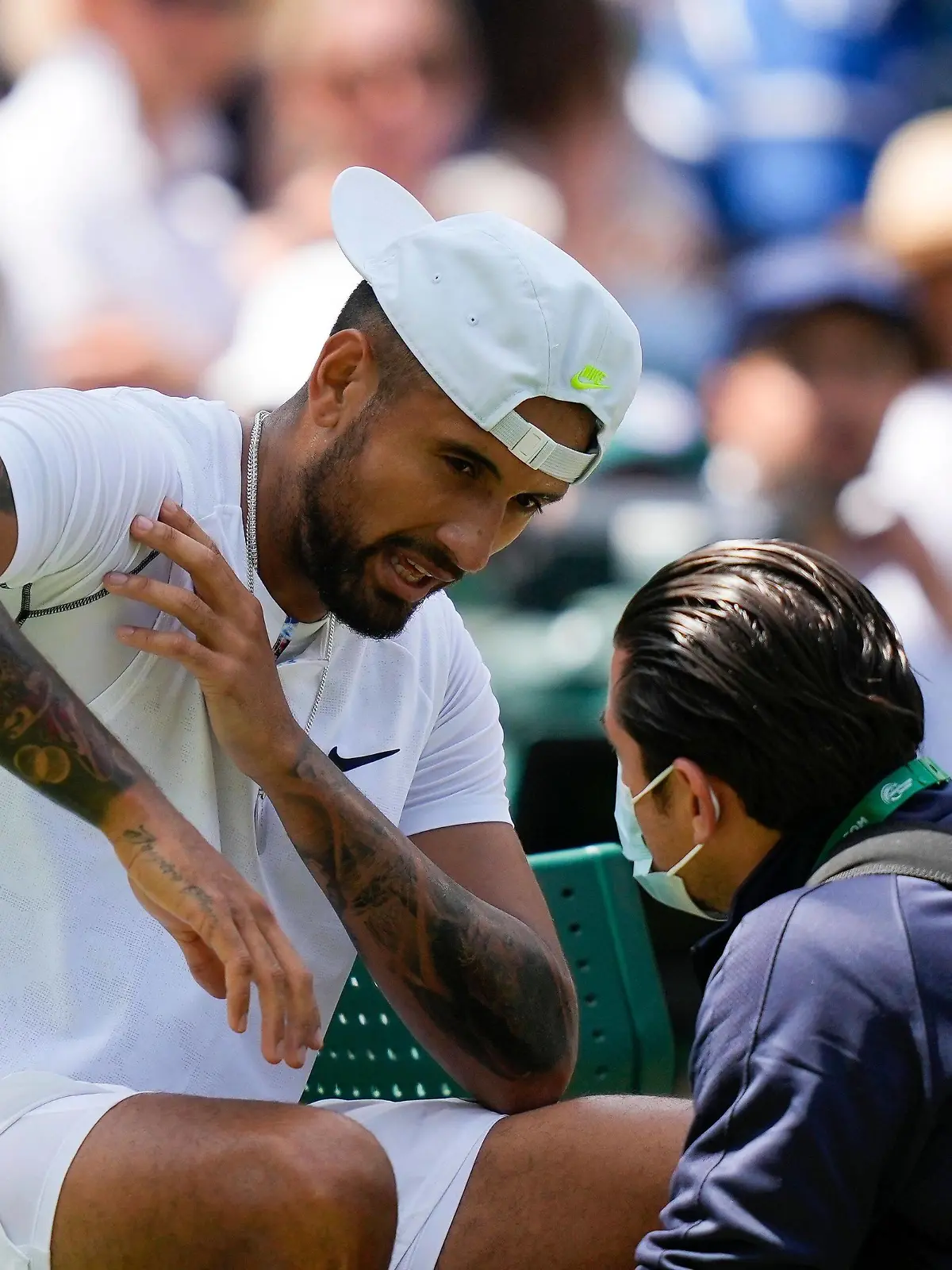  Mandatory Credit: Photo by Dave Shopland/Shutterstock 13012860n Nick Kyrgios is seen by the physic after he injures his arm during his fourth round match Wimbledon Tennis Championships, Day 8, The All England Lawn Tennis and Croquet Club, London, UK - 04 Jul 2022 Wimbledon Tennis Championships, Day 8, The All England Lawn Tennis and Croquet Club, London, UK - 04 Jul 2022 PUBLICATIONxINxGERxSUIxAUTXHUNxGRExMLTxCYPxROMxBULxUAExKSAxONLY Copyright: xDavexShopland/Shutterstockx 13012860n