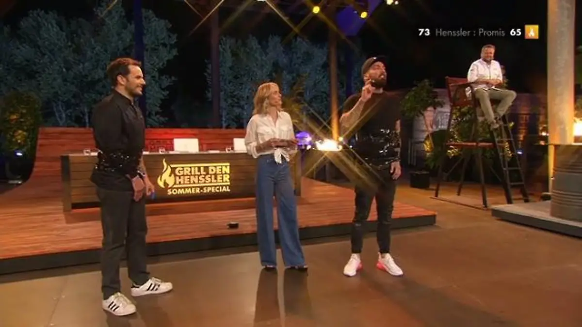 Steffen Henssler und Jan Leyk kochen einarmig Dafür binden sie sich die Arme ab