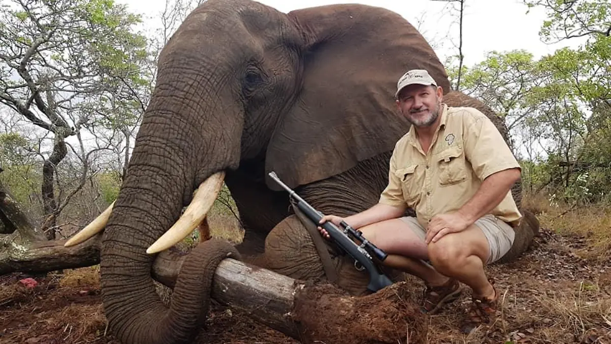 Riaan Naude postete immer wieder Bilder von sich mit toten Tieren in den sozialen Netzwerken.