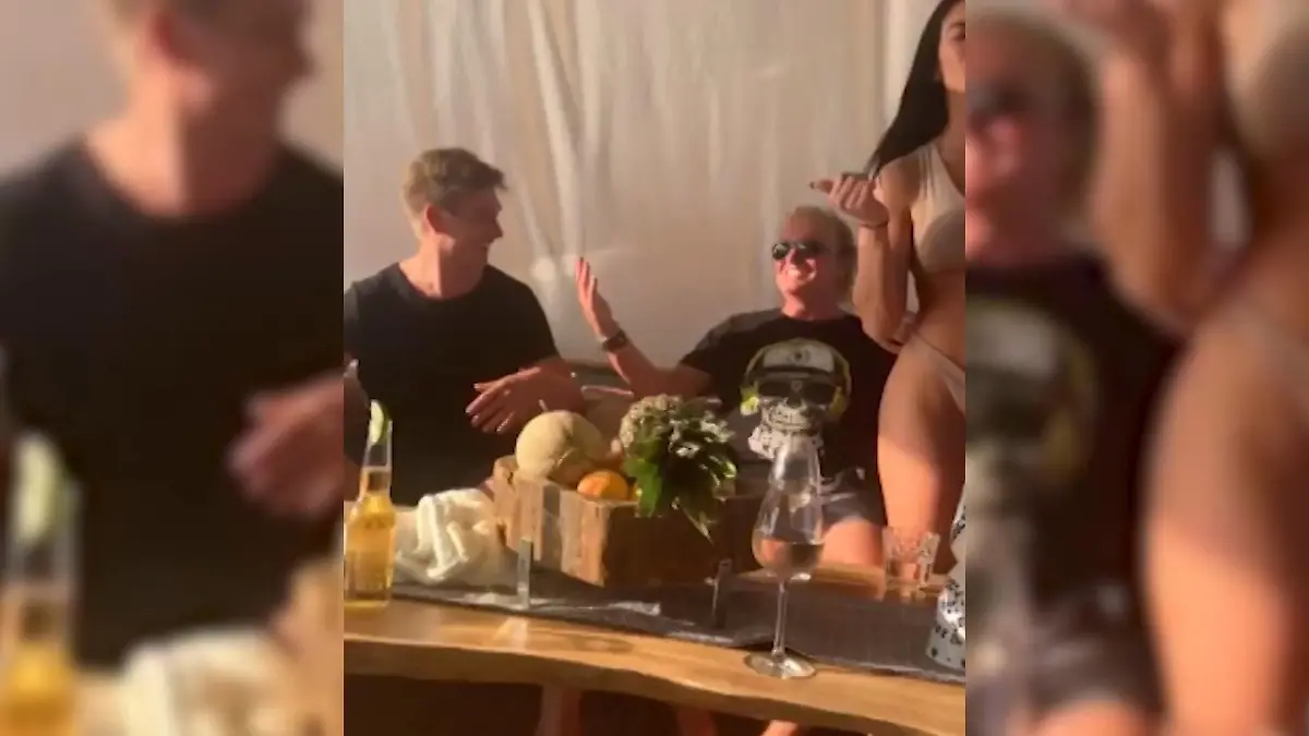 Robert Geiss mit halbnackten Frauen auf Yacht Was sagt Carmen dazu