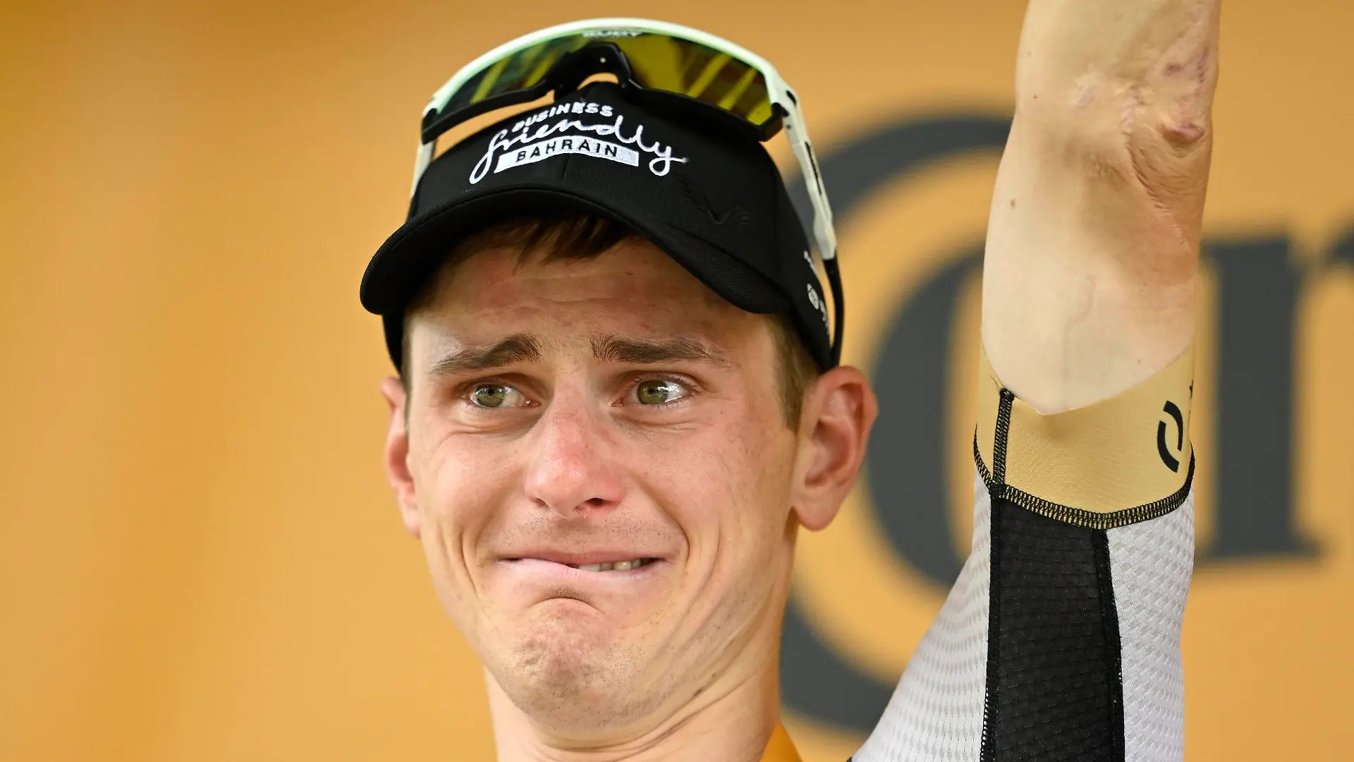 Tour de France 2023 - Stage 19 POLIGNY, FRANCE - JULY 21 : Mohoric Matej SVN of Bahrain - Victorious pictured during the podium ceremony of stage 19 of the 110th edition of the Tour de France 2023 cycling race, a stage of 173 kms with start in Moirans-en-Montagne and finish in Poligny on July 21, 2023 in Poligny, France, 21/07/2023  Motordriver Kenny Verfaillie - Poligny France PUBLICATIONxNOTxINxFRAxBEL Copyright: xVincentxKalutx