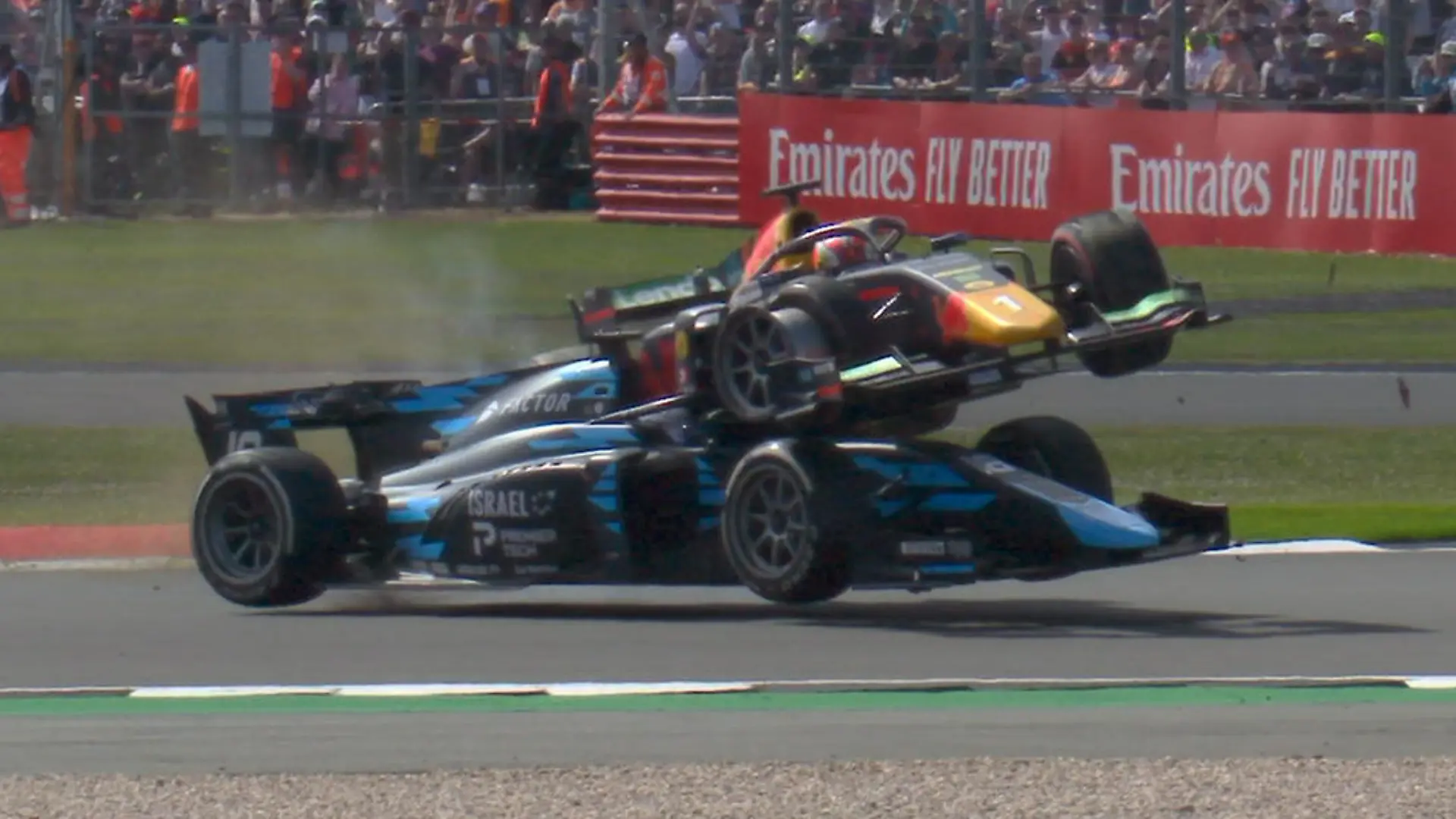 Heftiger Crash beim Formel-2-Rennen in Silverstone