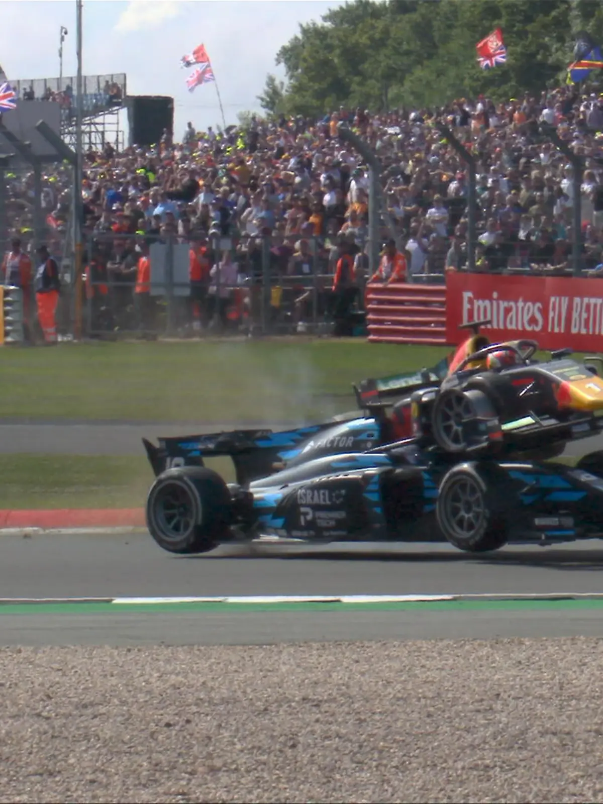 Heftiger Crash beim Formel-2-Rennen in Silverstone