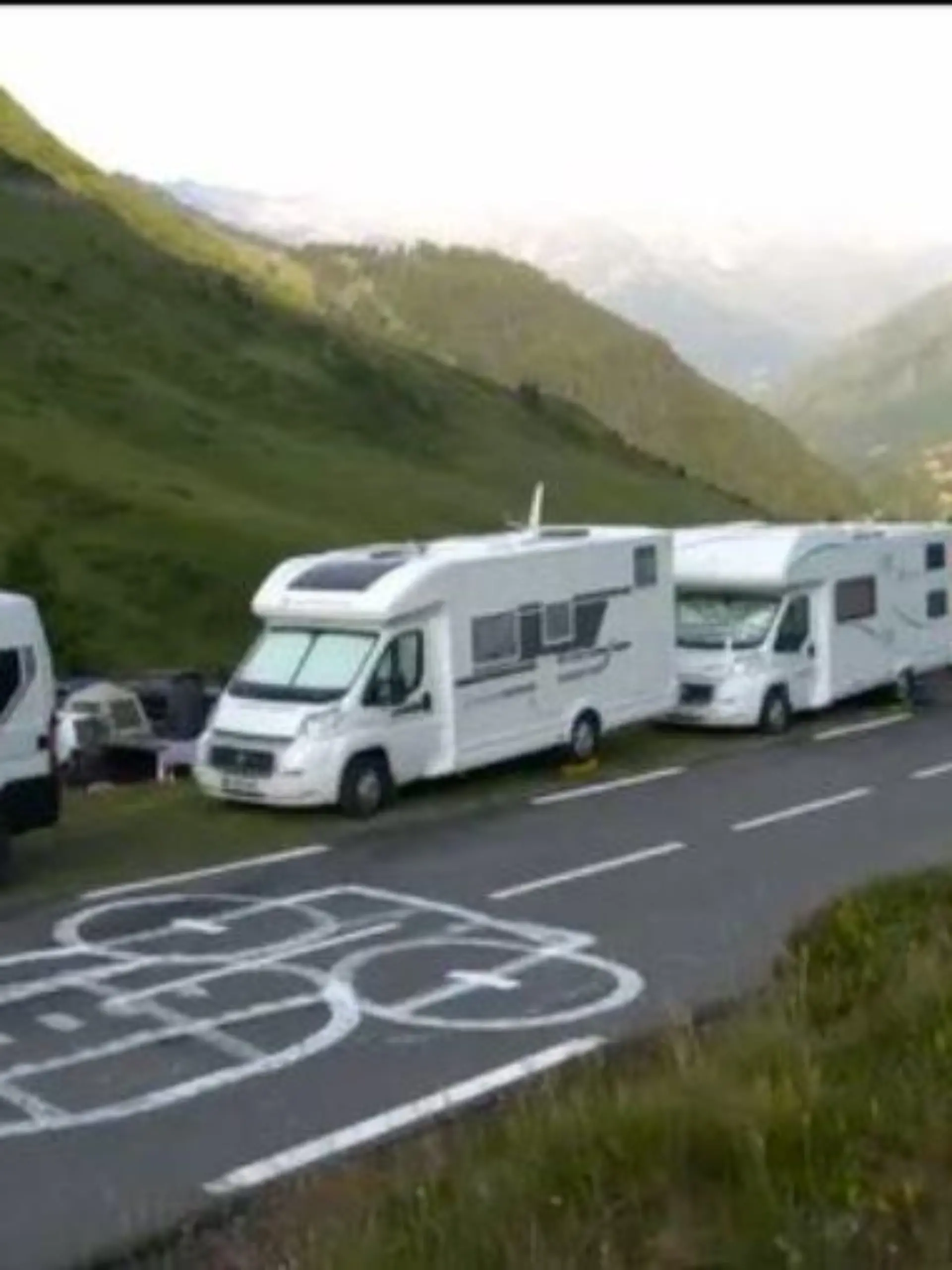 Arbeiter bei der Tour de France verwandeln Penis-Bilder in Schmetterlinge