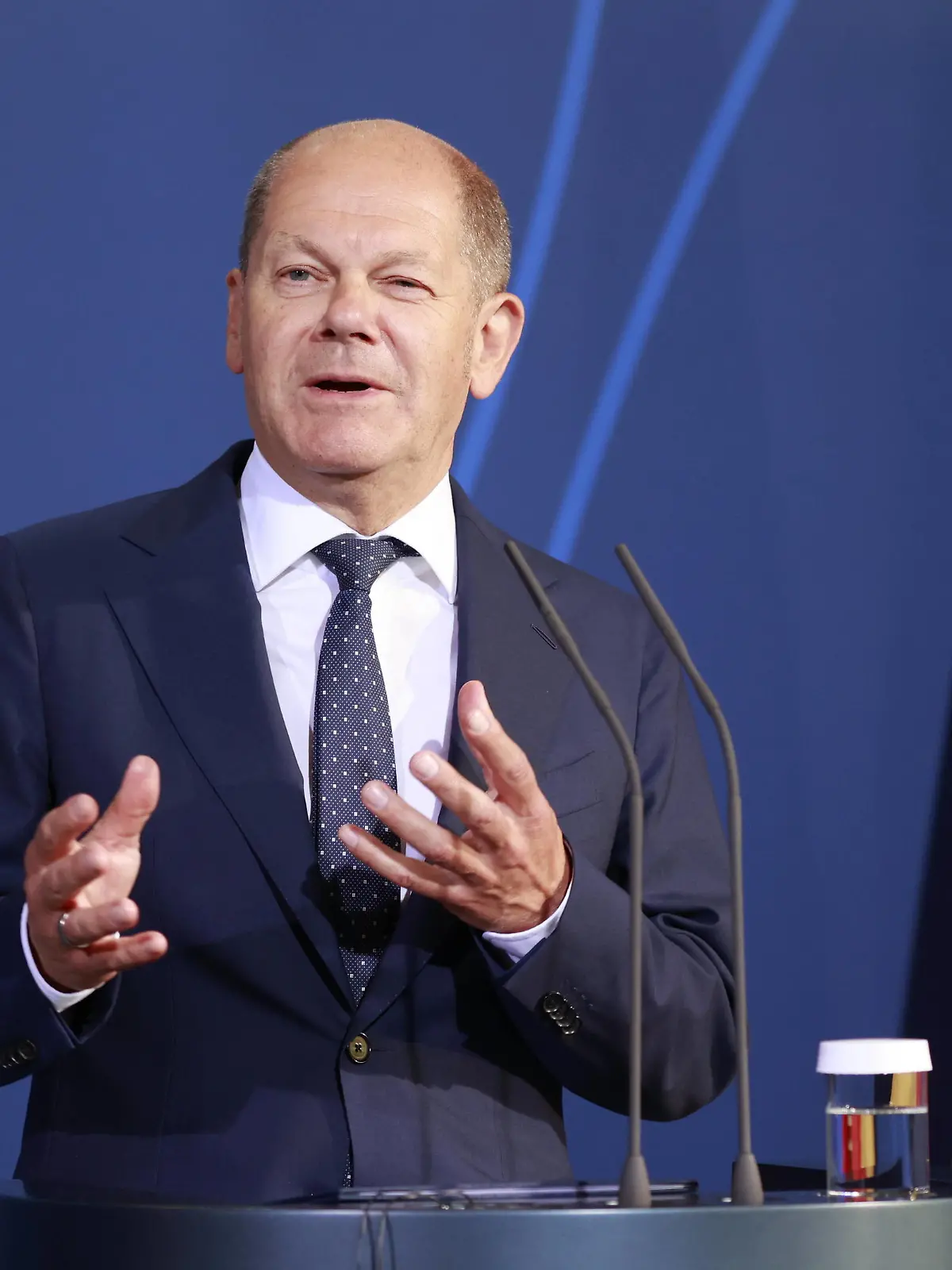 Olaf Scholz, Bundeskanzler, Deutschland, Berlin, Presseunterrichtung des BK und des Ministerpräsidenten der Republik Slowakei, Eduard Heger, nach dem gemeinsamen Gespräch *** Olaf Scholz, Federal Chancellor, Germany, Berlin, Press briefing of the BK and the Prime Minister of the Republic of Slovakia, Eduard Heger, after the joint talks