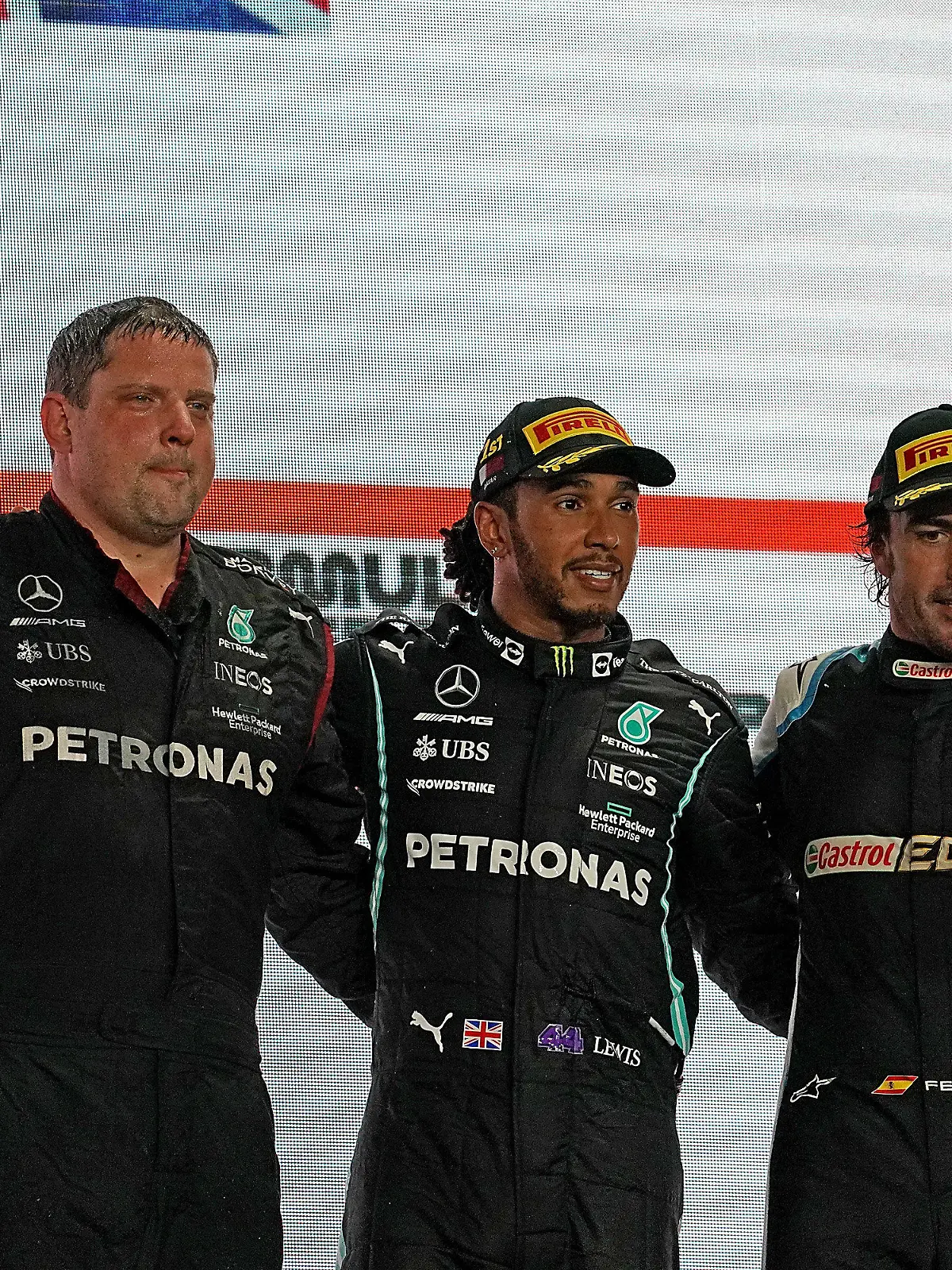 21.11.2021, Losail International Circuit, Doha, Formula 1 Ooredoo Qatar Grand Prix 2021 ,im Bild Podium: Sieger Lewis Hamilton (GBR), Mercedes-AMG Petronas Formula One Team, 2.Platz für Max Verstappen (NEL), Red Bull Racing Honda, 3.Platz für Fernando Alonso (ESP), Alpine F1 Team