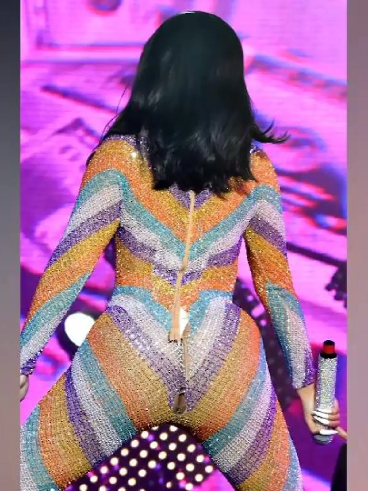 Bild zu: "Cardi B platzt die Hose"