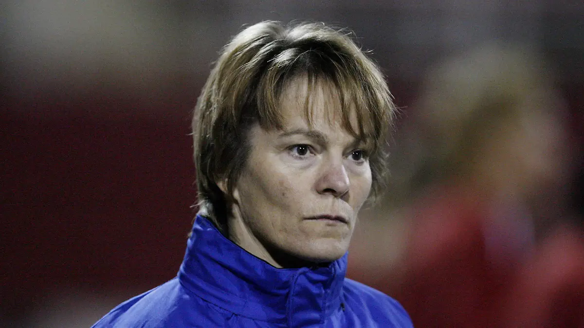 FILE PHOTO: Football - England v Netherlands - Women's International Friendly - The County Ground , Swindon Town FC - 14/3/07 Netherlands coach Vera Pauw Mandatory Credit: Action Images / Henry Browne/File Photo