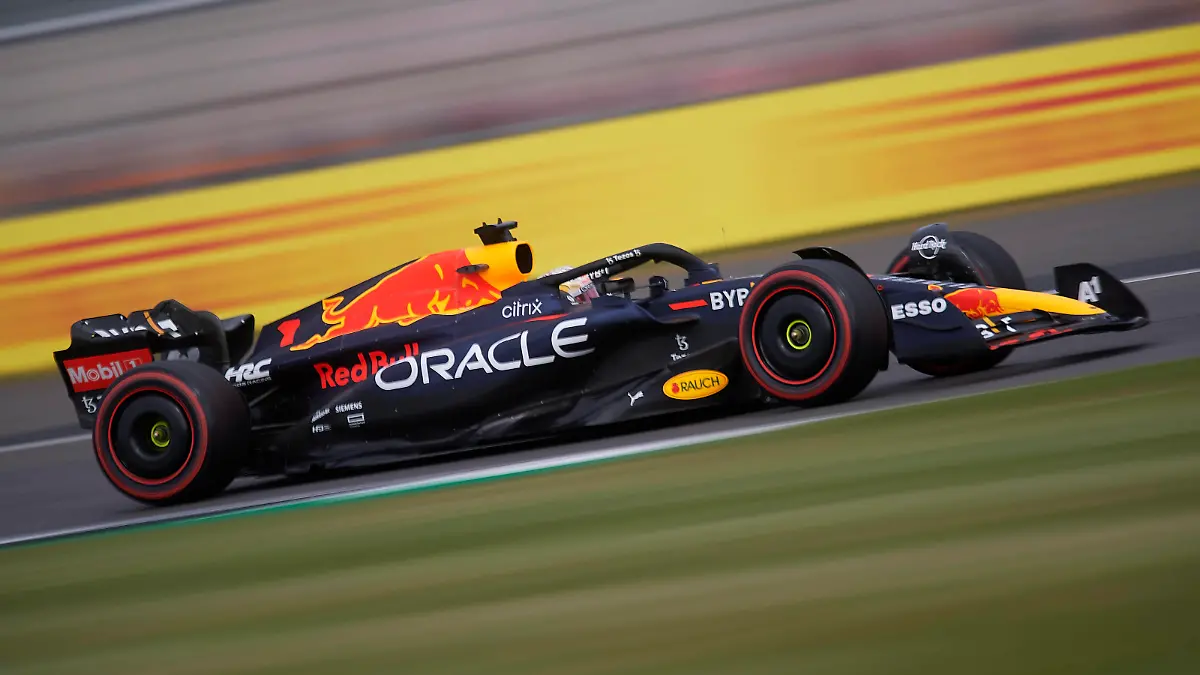 F1 Grand Prix of Great Britain - Practice Max Verstappen of the Netherlands driving the 1 Oracle Red Bull Racing RB18 Honda during practice ahead of the F1 Grand Prix of Great Britain at Silverstone on July 1, 2022 in Northampton, United Kingdom. Northampton England PUBLICATIONxNOTxINxFRA Copyright: xJosexBretonx originalFilename:breton-f1grandp220701_npKnT.jpg