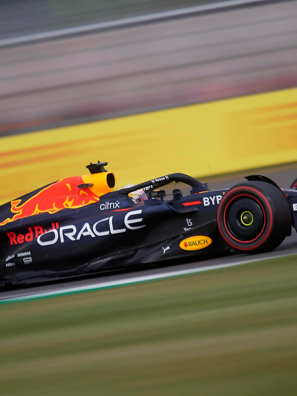 F1 Grand Prix of Great Britain - Practice Max Verstappen of the Netherlands driving the 1 Oracle Red Bull Racing RB18 Honda during practice ahead of the F1 Grand Prix of Great Britain at Silverstone on July 1, 2022 in Northampton, United Kingdom. Northampton England PUBLICATIONxNOTxINxFRA Copyright: xJosexBretonx originalFilename:breton-f1grandp220701_npKnT.jpg 