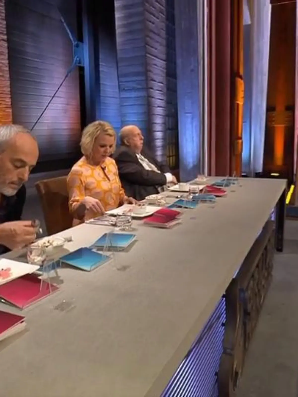 Bild zu: "Steffen gesteht, dass er in seinem Leben noch nie einen Pudding gekocht hat."