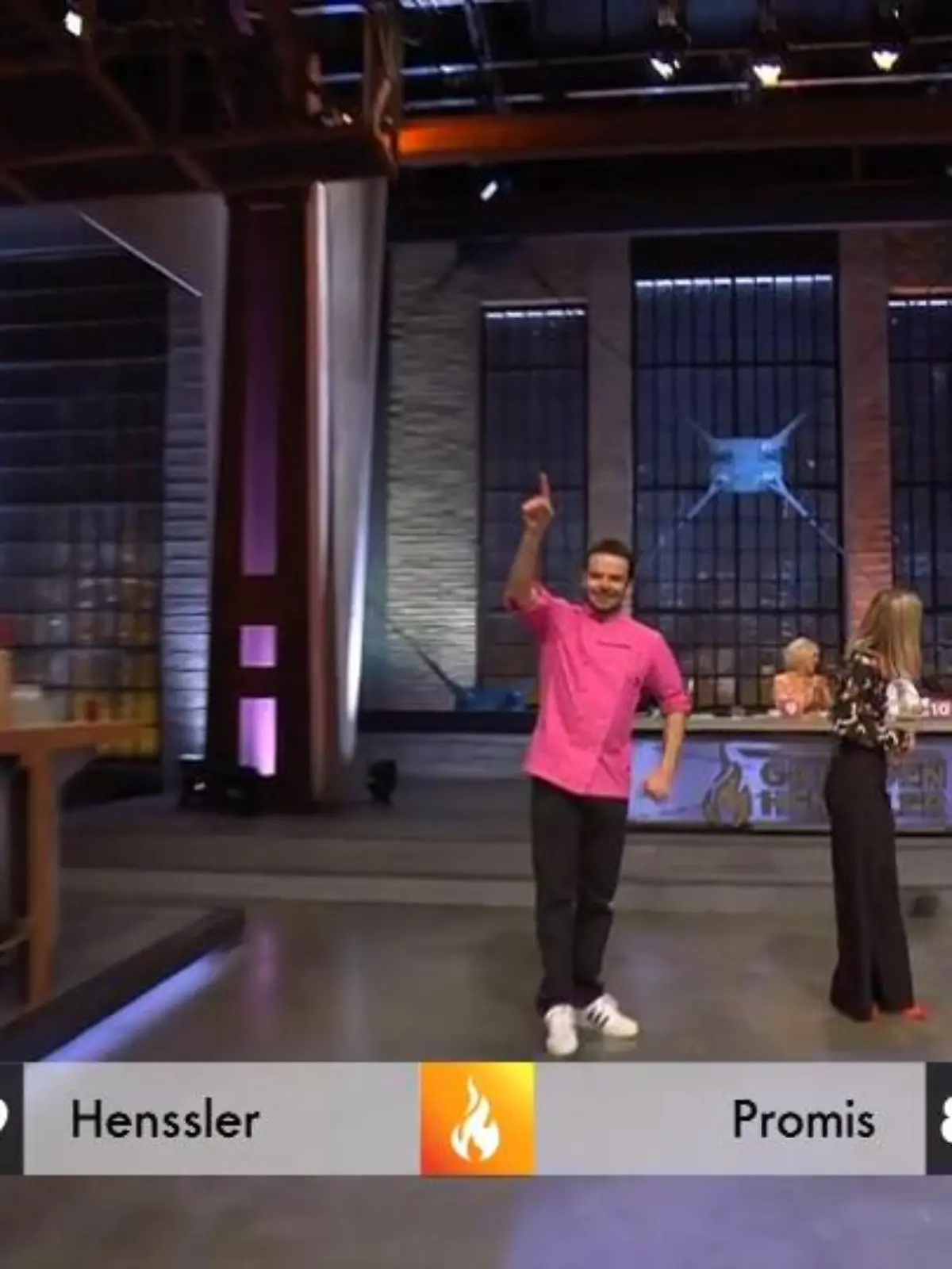 Bild zu: "Im Staffelfinale bei "Grill den Henssler" 2019 siegt Steffen Henssler wieder."