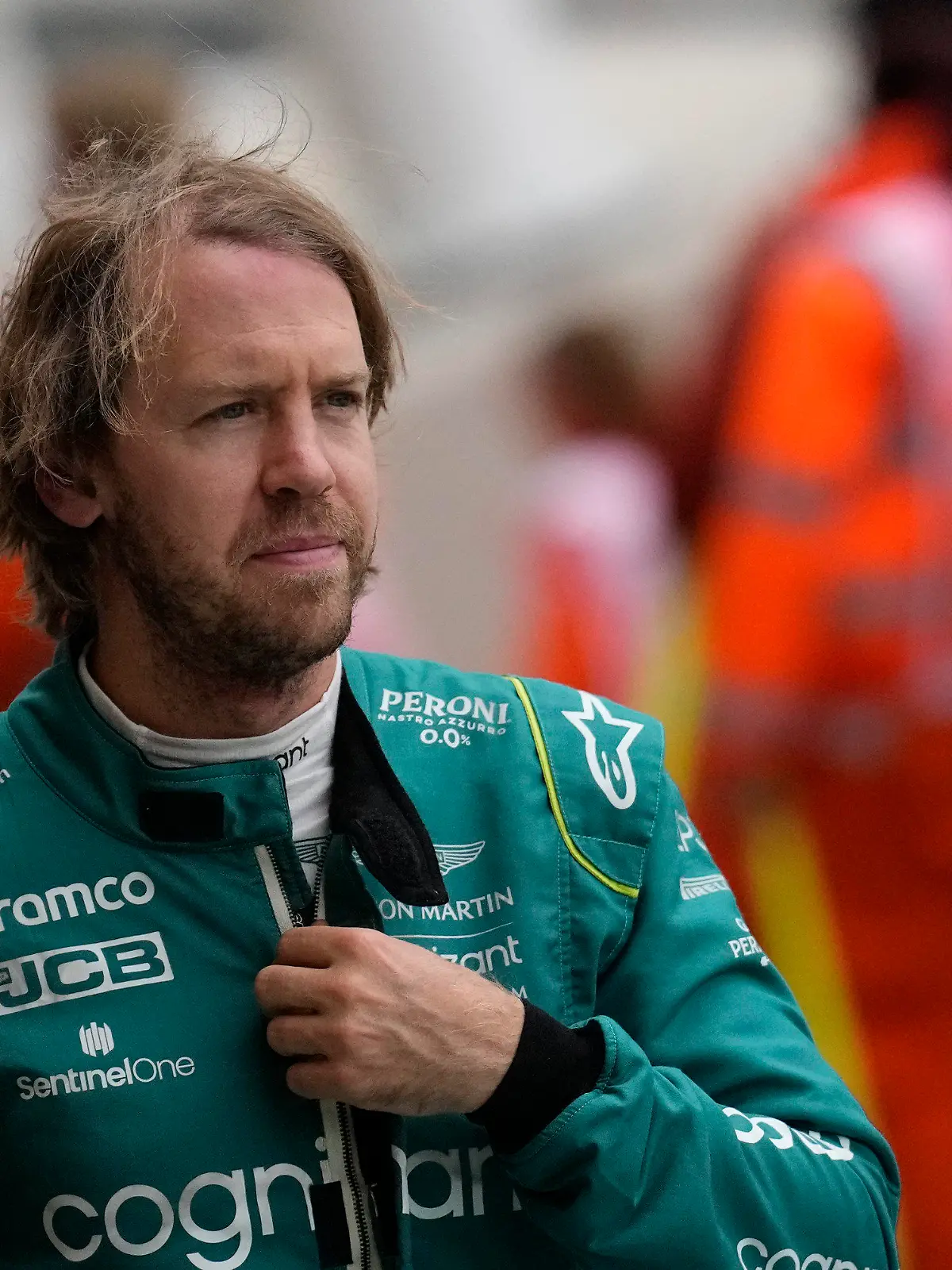 02.07.2022, Großbritannien, Silverstone: Motorsport: Formel-1-Weltmeisterschaft, Grand Prix von Großbritannien in Silverstone, 3. Freies Training:    Aston-Martin-Pilot Sebastian Vettel (Deutschland) nach dem 3. Freien Training. Foto: Matt Dunham/AP/dpa +++ dpa-Bildfunk +++