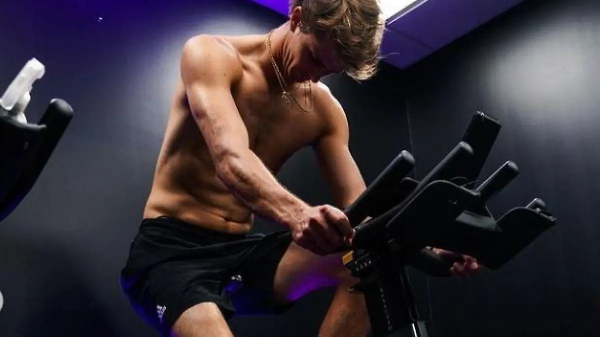 Alexander Zverev auf dem Spinning Bike