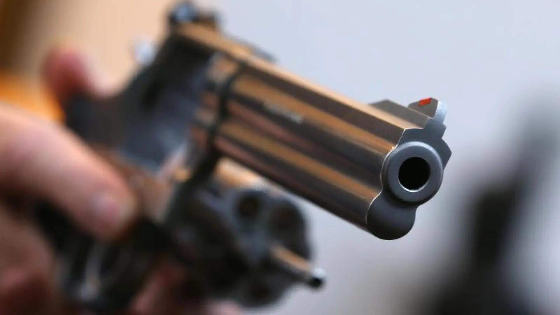Eine Schusswaffe