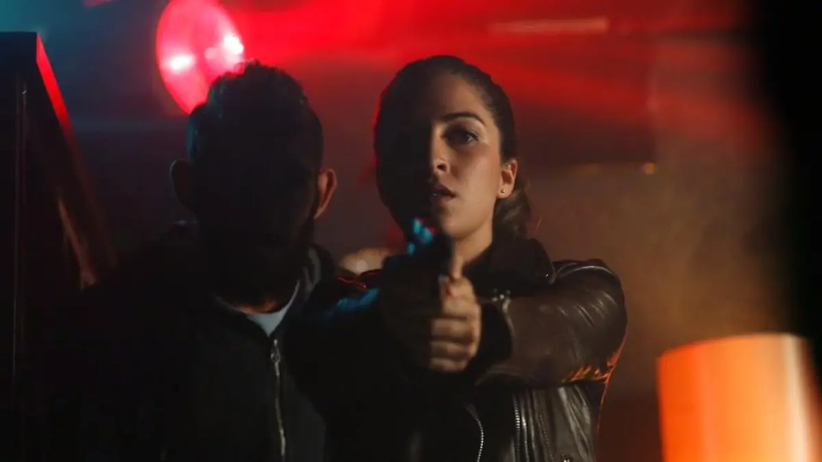 Beyza ist eigentlich die Wütende Sie arbeitete im Club