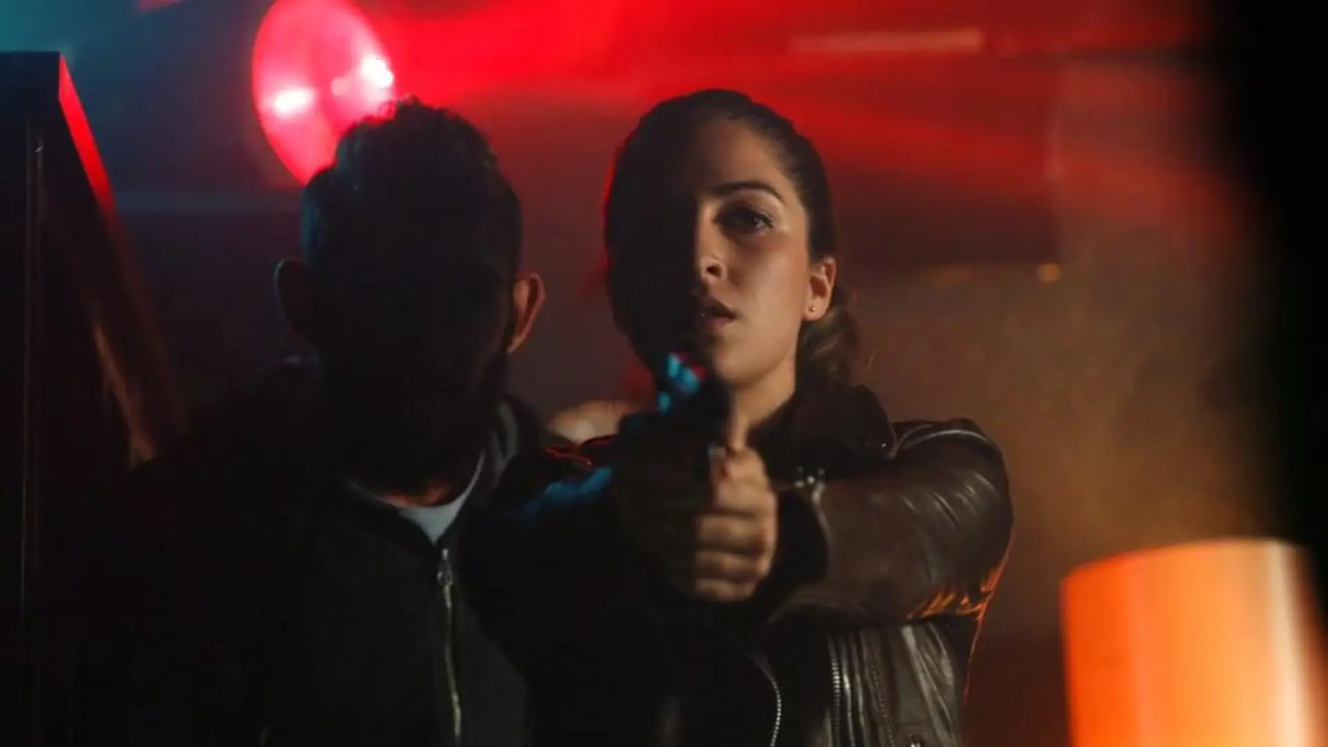 Beyza ist eigentlich die Wütende Sie arbeitete im Club