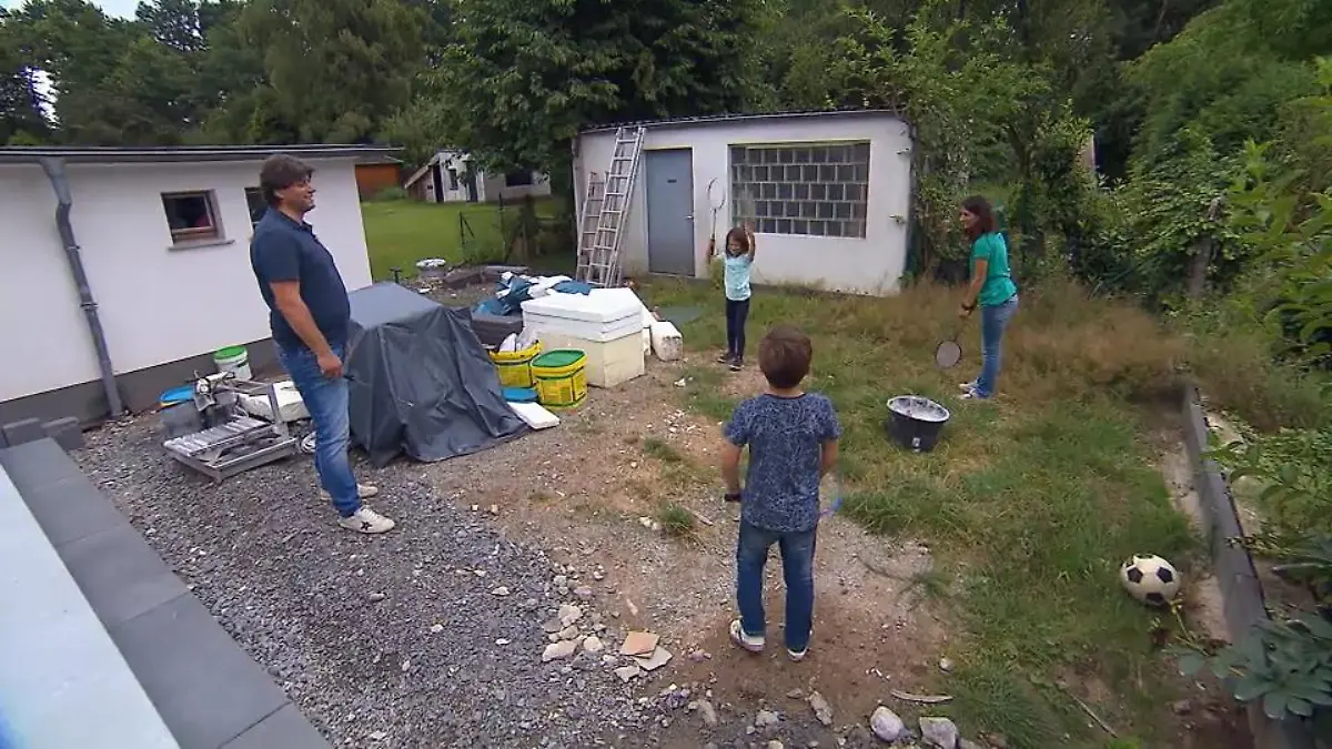 Federballspielen ginge auch in schönerer Umgebung Familie Vanov will eine Wohlfühloase