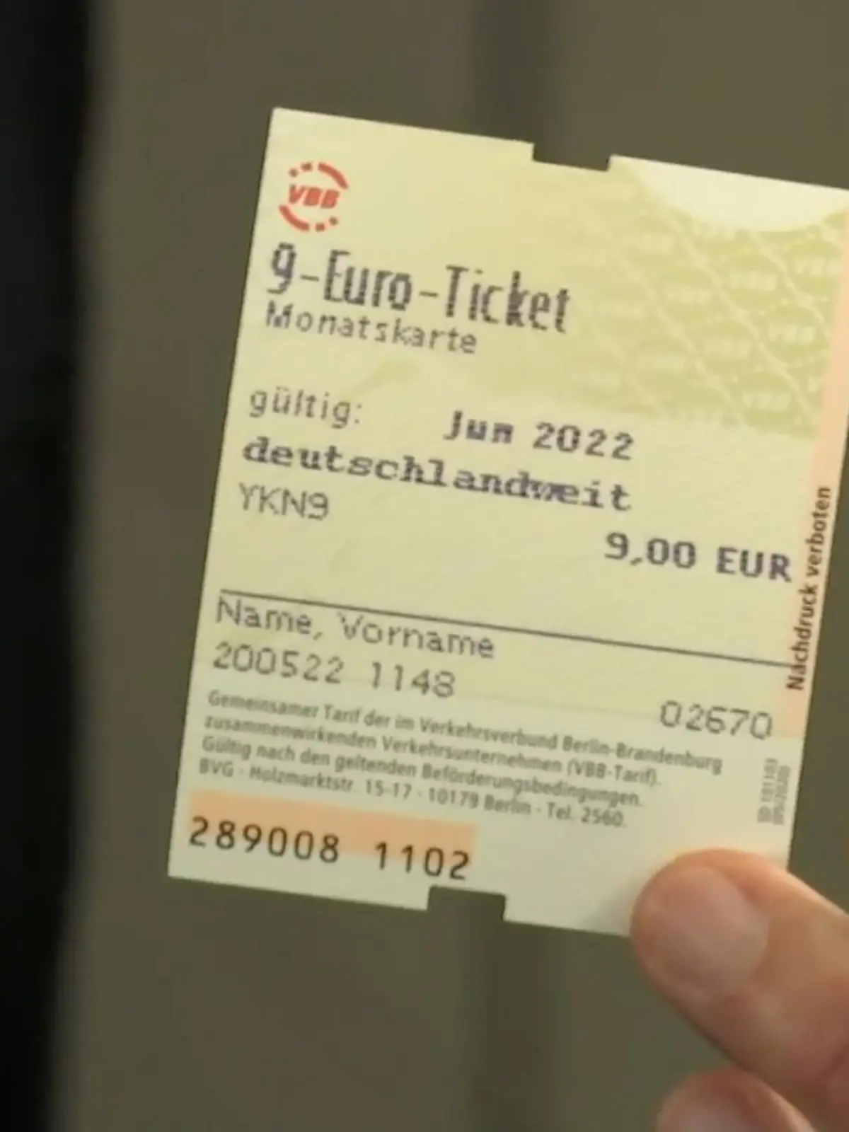 Es ist da, das 9-Euro-Ticket. In ganz Deutschland bekommen Sie es jetzt. Die Bahn hat heute Morgen den bundesweiten Verkauf gestartet.