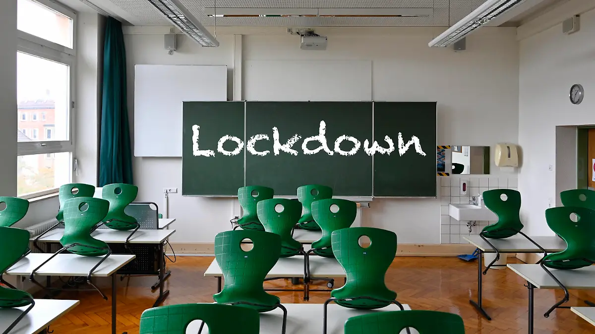 Tafel mit Aufschrift LOCKDOWN, harter Lockdown ab 16.12.2020 in Deutschland, Klassenzimmer, Corona-Krise, Deutschland Tafel Harter Lockdown Corona *** Board with inscription LOCKDOWN, hard lockdown from 16 12 2020 in Germany, classroom, corona crisis, Germany Board hard lockdown corona