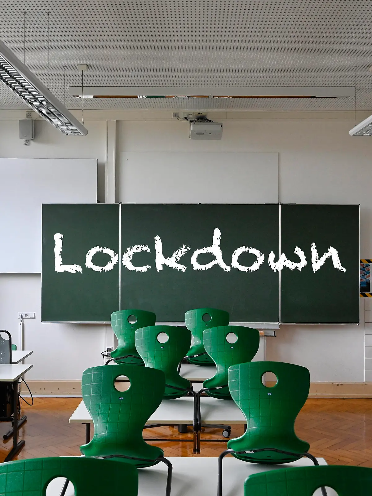  Tafel mit Aufschrift LOCKDOWN, harter Lockdown ab 16.12.2020 in Deutschland, Klassenzimmer, Corona-Krise, Deutschland Tafel Harter Lockdown Corona *** Board with inscription LOCKDOWN, hard lockdown from 16 12 2020 in Germany, classroom, corona crisis, Germany Board hard lockdown corona